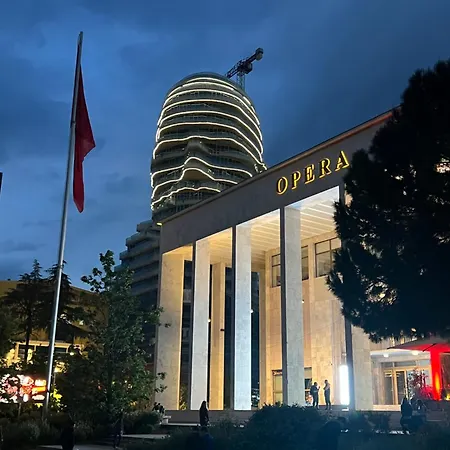Skanderbeg * Τίρανα